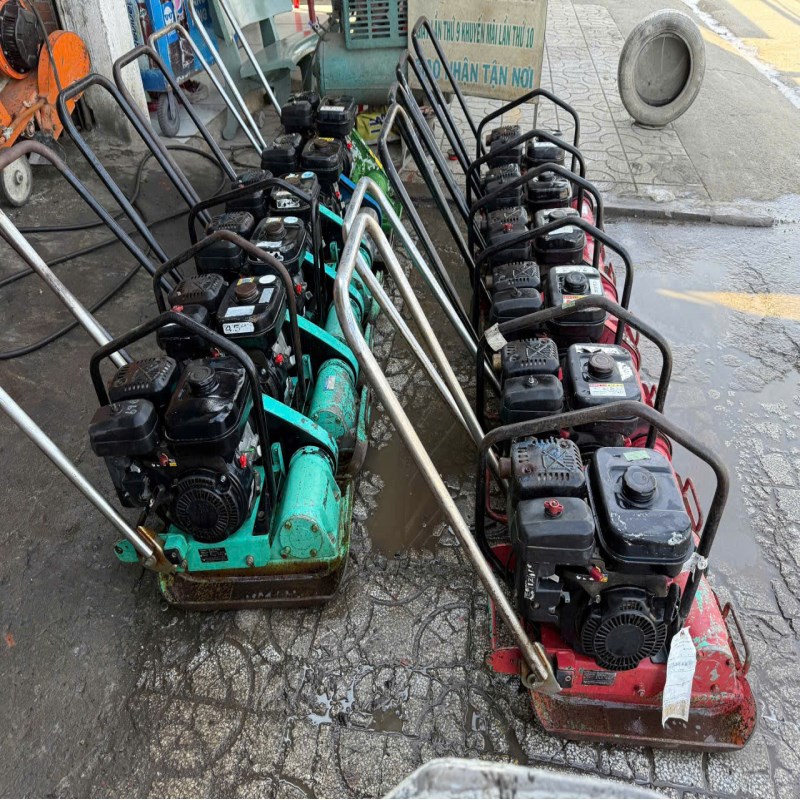 Máy đầm bàn/ đầm là