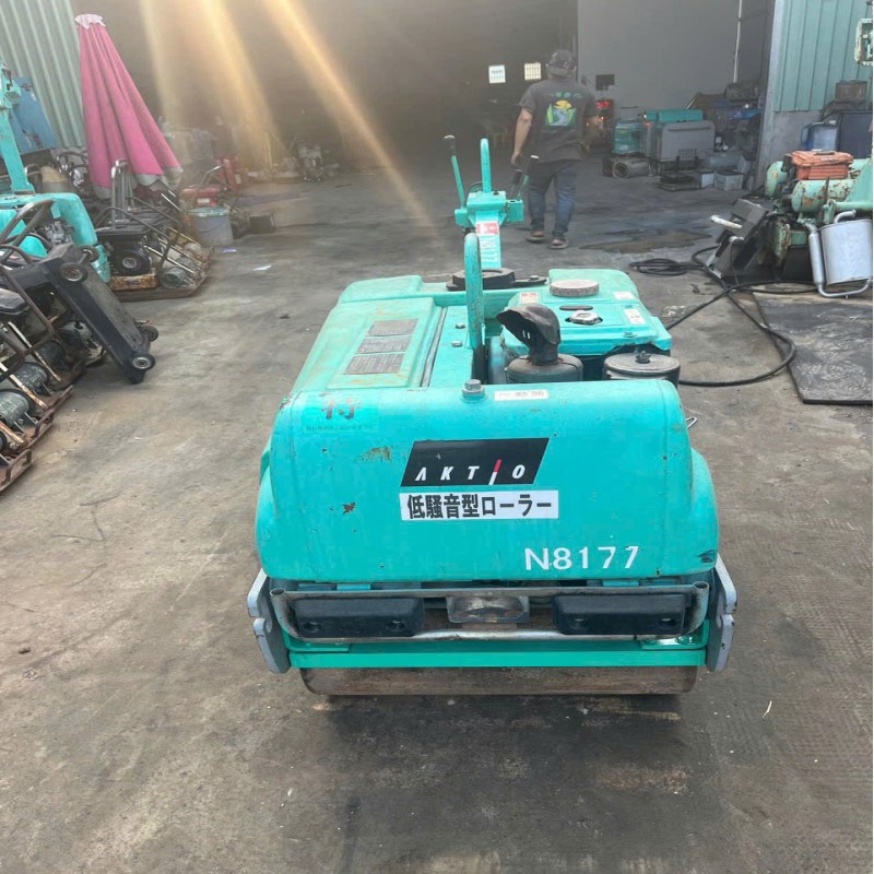 Máy lu dắt tay Mikasa